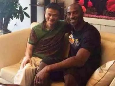 怎么和NBA巨人合影不嫌小?