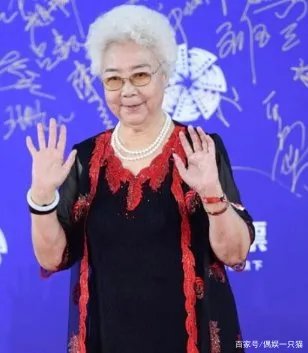 93岁田华北影节悼念去世演员,巩俐感动落泪,现场其他演员的情绪如何?