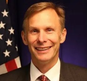 美国驻华首席外交官曾荣获美国务院杰出荣誉奖?