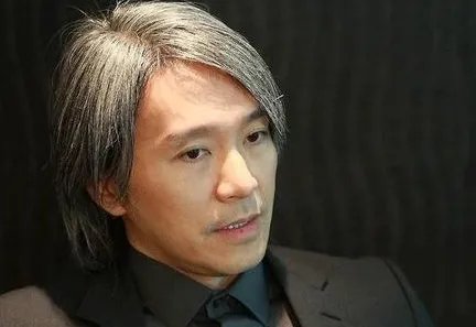 周星驰坎坷的一生,他为什么不结婚?