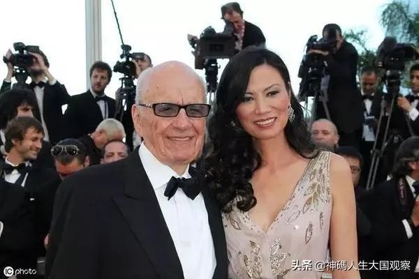 惨遭亿万富豪默多克起诉离婚后,邓文迪为何还能做社交女王?