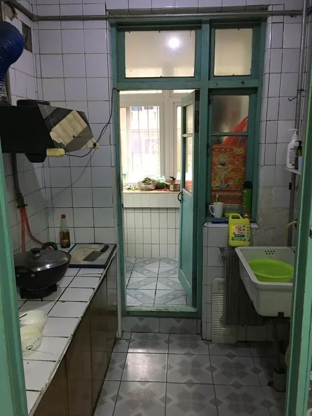 翻新68平米老旧二手房,反差太大,婆婆以为走错门