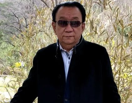 侯耀华霸占弟弟遗产,收2位身材火辣的女徒弟,被指晚节不保,怎么回事?