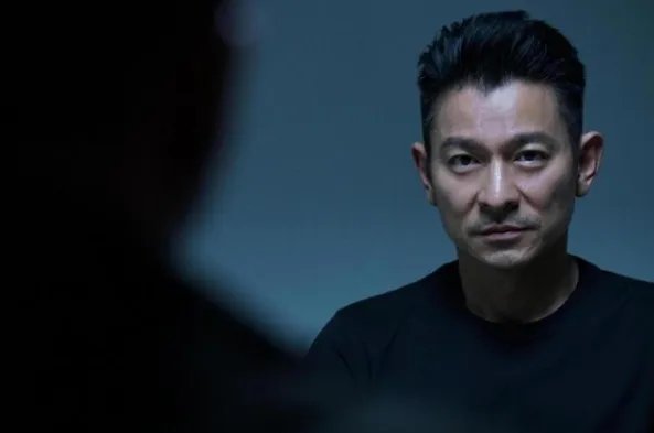 铁汉也柔情,天王活成了“女儿奴”,这不就是最普通爸爸的模样吗?