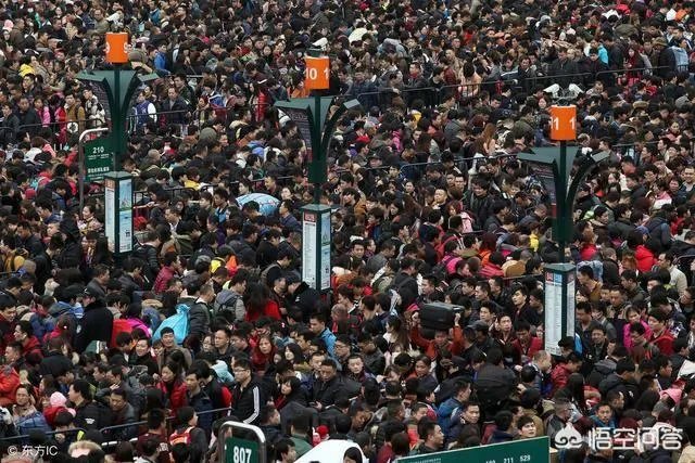 春运的时候，很多农民工不会使用抢票软件，导致买不到票或者只是站票，有办法解决吗？