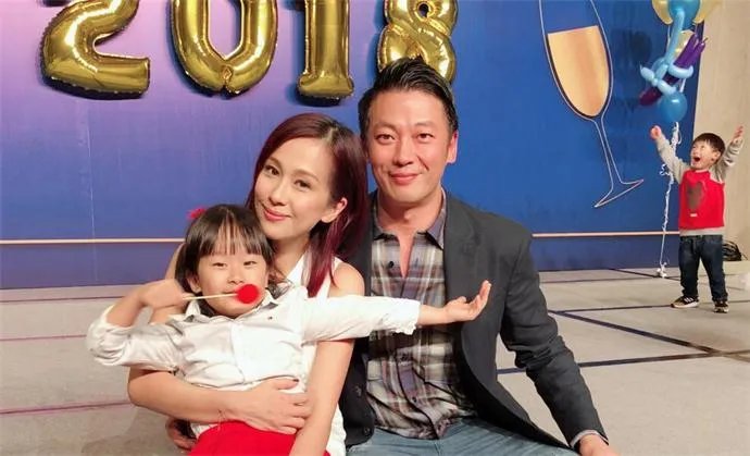文颂娴的老公叫什么名字 车震事件是怎么回事