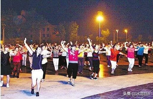 婆婆给我带孩子期间也放不下她的广场舞,我该怎么办?