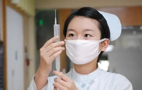 护士让同事帮醉驾男友调换血液被刑拘了吗?