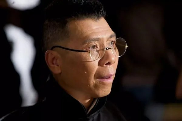 冯小刚近照曝光病情恶化,他究竟得了什么病?你了解这种病症吗?