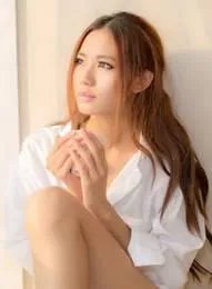 脸一般,身材好,会穿衣服,算是美女吗?