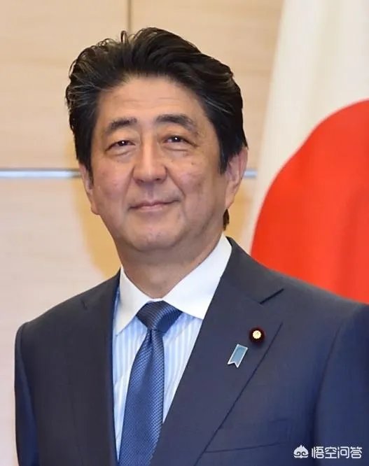 日本天皇退位,是天皇权力大还是首相权力大?两者之间有什么关系?