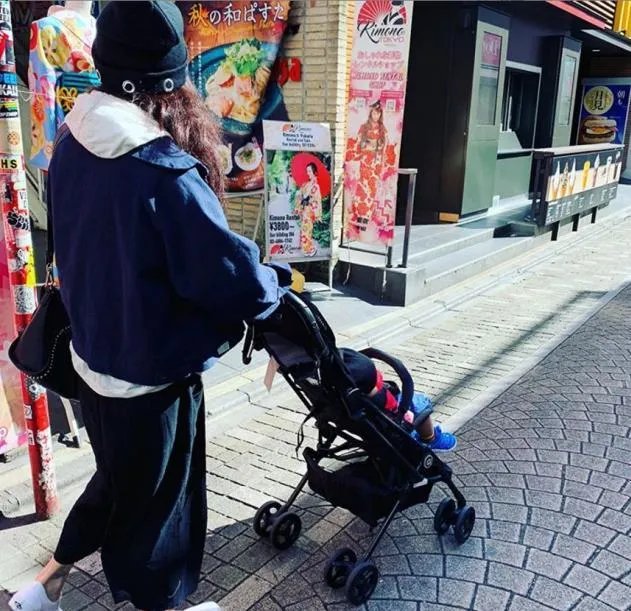 张柏芝携三胎宝宝旅游庆生，39岁仍享受当新生妈妈乐趣，你怎么看？