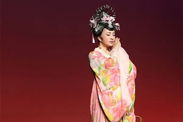刘晓庆主演话剧《风华绝代》,现场反响如何?