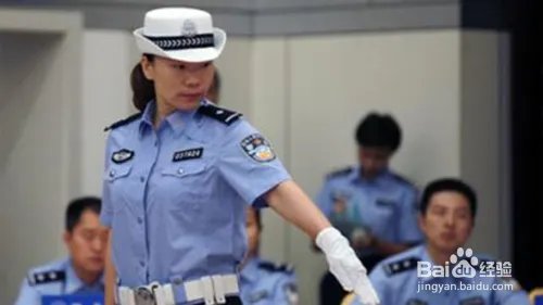 如何展示人民警察风采