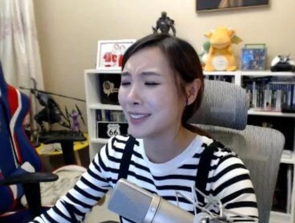制杖小编在玩啥:和大光头一起攻克难关 真的有毒!