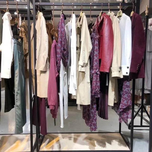 高级男装店服务顾客买衣服的叫什么