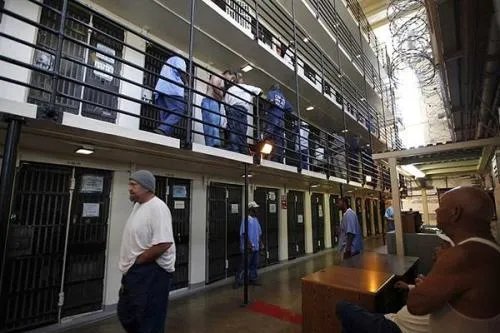 纽约州四所监狱成新冠病毒滋生地,为何监狱疫情高发?