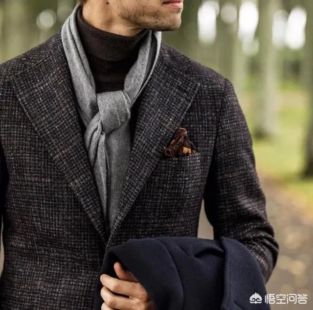 对于冬季流行的男士毛衣来说,如何穿出时尚的感觉?