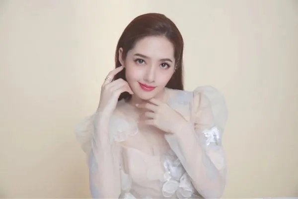 郭碧婷刚出月子,向太就发长文称别计较,疑似劝说女方装傻,合适吗?