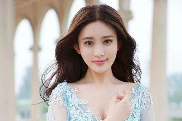 郭敬明骂孟子义网红脸,他自己就整容怎么好意思骂别人?