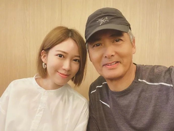 黄日华女儿晒照为周润发庆生,他们的关系为什么这么好?