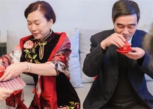 婚礼妈妈穿什么好 结婚当天妈妈如何搭配有气质
