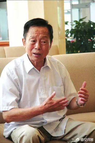如何看待黄一鹤导演葬礼冷清的事实?