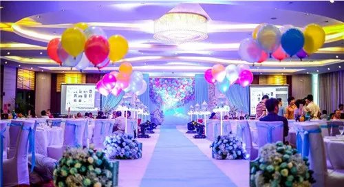 怎么举行一场浪漫结婚典礼  如何让你的婚礼更加的浪漫