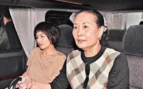 四太梁安琪年轻照流出,一头短发显清纯60岁依然美,你赞同吗?