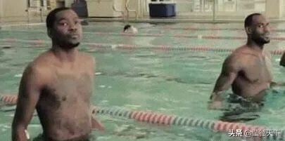 NBA有哪些球星游泳特别厉害?