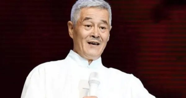 哈文与赵本山隔空开撕,有本事永远不登春晚,究竟发生了什么?