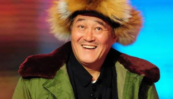 哈文与赵本山隔空开撕,有本事永远不登春晚,究竟发生了什么?