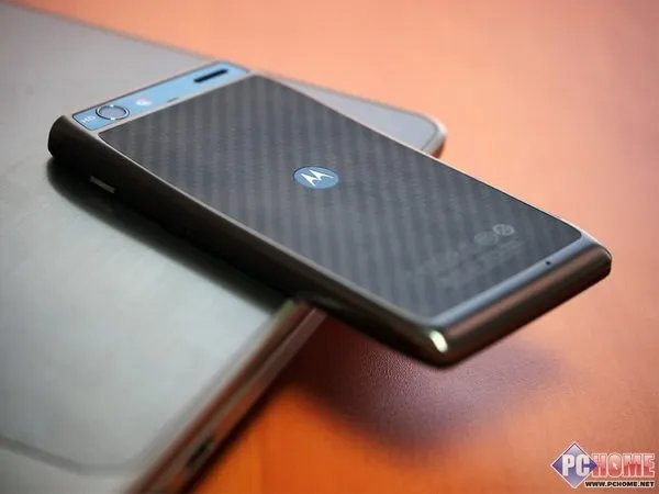血多就是王道 摩托罗拉RAZR MAXX评测