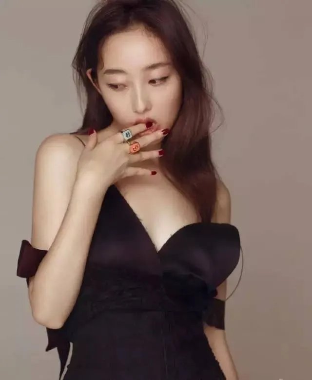 玉体横陈,性感窒息诱惑!林黛玉清纯不再?