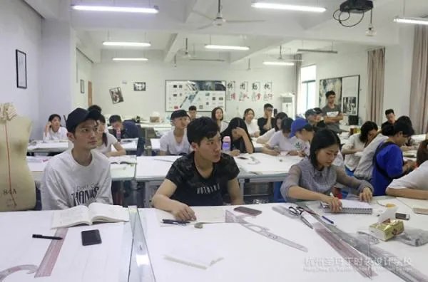 我想学服装设计,去哪学好
