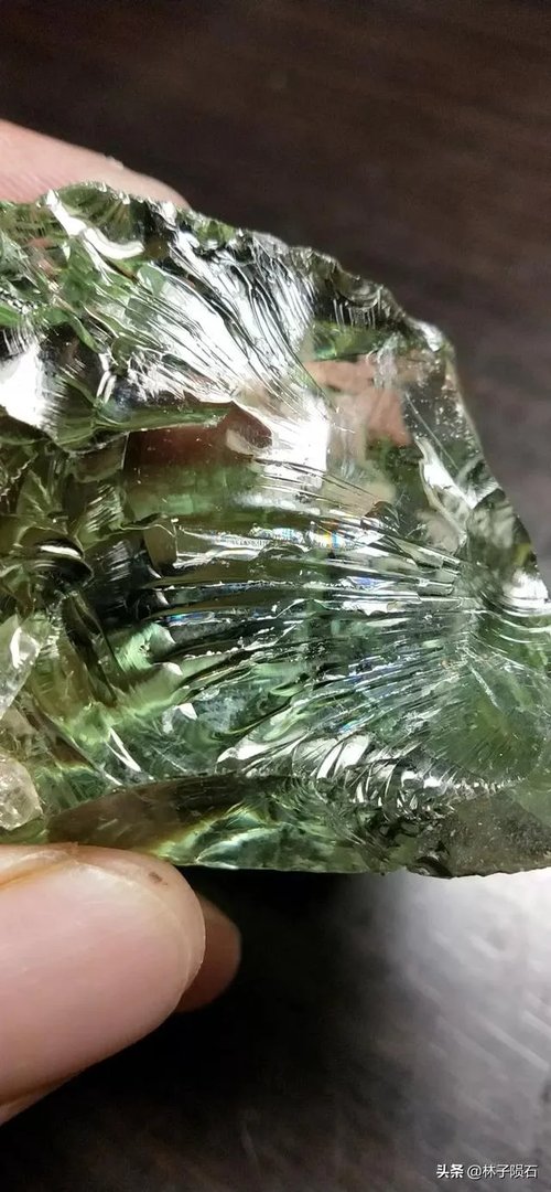 小行星撞地球形成的大爆炸释放出来巨大的能量,然后残骸都找不到,这一过程是核裂变吗?