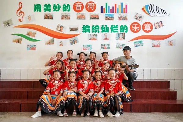 40位留守儿童组成妞妞合唱团走红网络，能走到这一步最应该感谢谁？