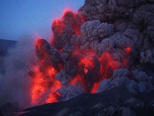冰岛火山或将喷发,哪些现象表明了它“蠢蠢欲动”?