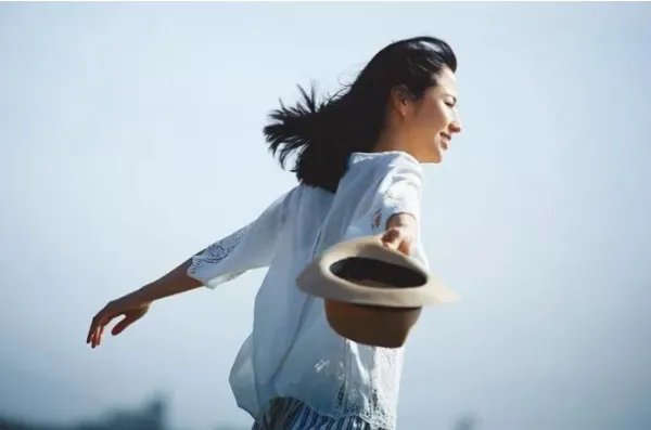 为什么不正经的姑娘,越来越受欢迎