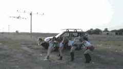 别被电影给忽悠了 现实武器真正威力演示动图