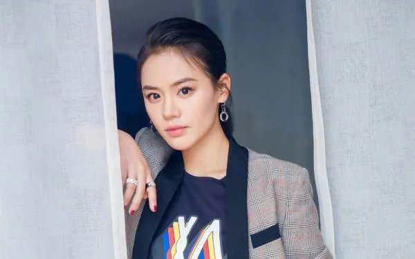 演员马思纯是什么时候出道的，第一部作品是什么？