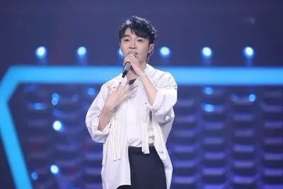 吴青峰出道十五周年的首次个人巡回演唱会你期待吗?