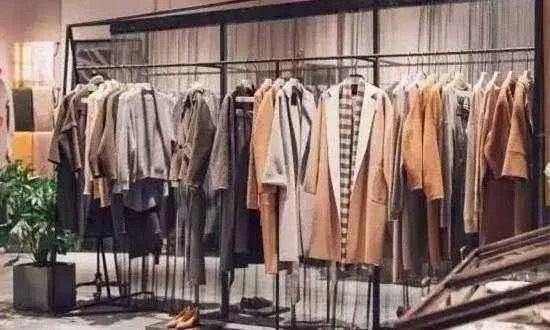 高级男装店服务顾客买衣服的叫什么