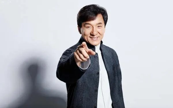 岳云鹏和撞脸烧烤哥见面,有哪些明星和路人十分相像?