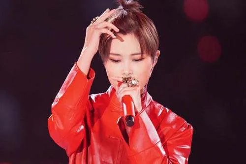 为何中国男人普遍无法欣赏李宇春?