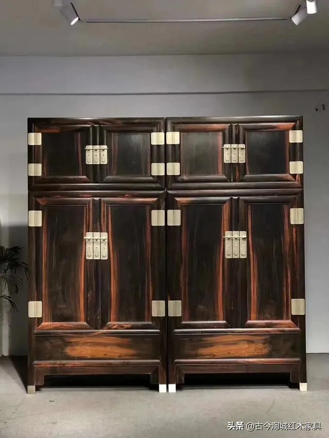 客厅是红木家具卧室衣柜和床选什么颜色?
