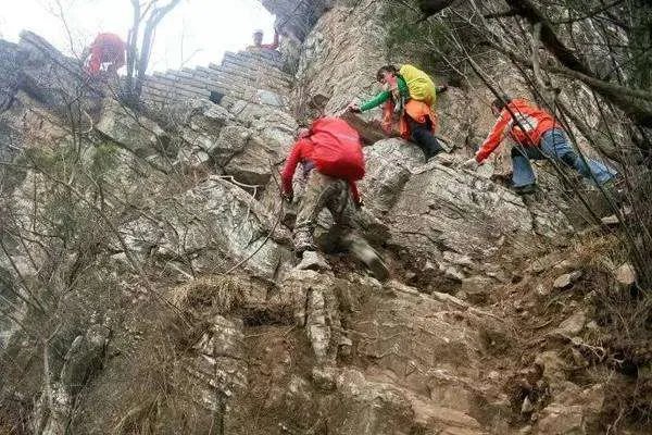 驴友非法穿越“鳌太线”失联7天,目前搜救情况如何?
