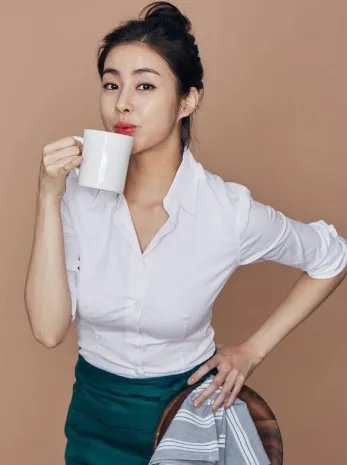31岁姜素拉产女！她与圈外老公为何至今都未举行婚礼?