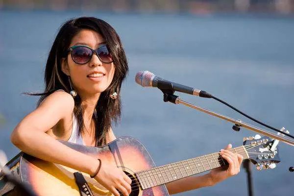 推荐几首曲婉婷的好听的歌曲。