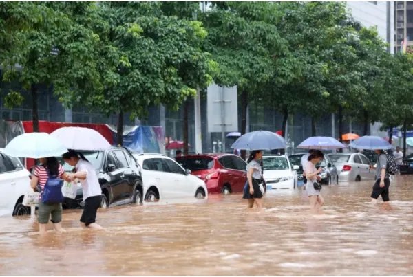 北京巨型雨幕从天而降,这场暴雨给当地造成了哪些影响?